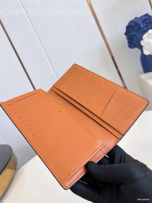 Cheap VUITTON BRAZZA LOUIS WALLET-10*19*2cm 0626